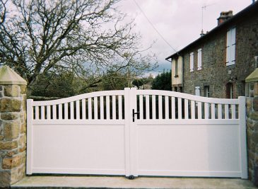 portail-blanc-pvc
